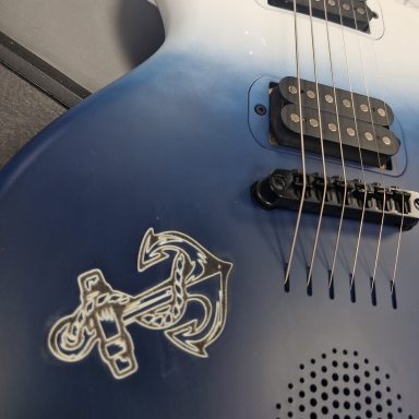 Gravur auf einer Gitarre